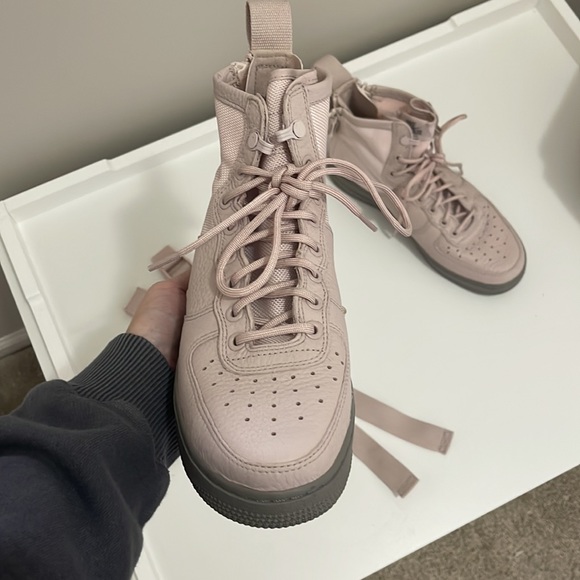 Pink Nike SF Air Force 1 urban utility FTWR - Picture 4 of 7